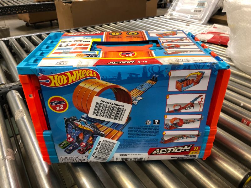 Photo 2 of ?Hot Wheels Race Crate with 3 Stunts in 1 Set Portable Storage Ages 6 to 10 [Amazon Exclusive]
