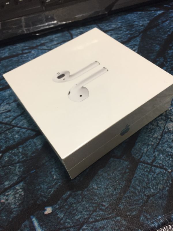 Photo 2 of Apple AirPods (2nd Generation)
