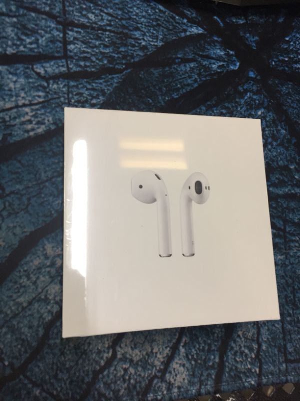 Photo 4 of Apple AirPods (2nd Generation)
