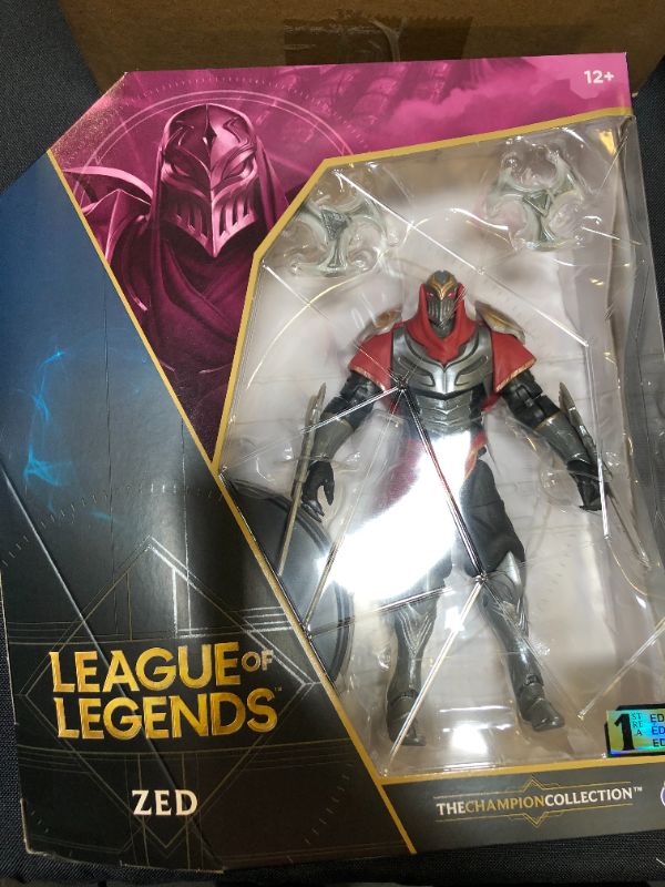 Photo 3 of League of Legends, 6-Inch Zed Collectible Figure w/ Premium Details and 2 Accessories, The Champion Collection, Collector Grade, Ages 12 and Up 2 pack 