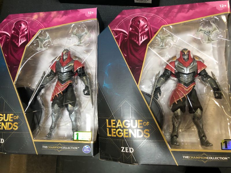 Photo 2 of League of Legends, 6-Inch Zed Collectible Figure w/ Premium Details and 2 Accessories, The Champion Collection, Collector Grade, Ages 12 and Up 2 pack 