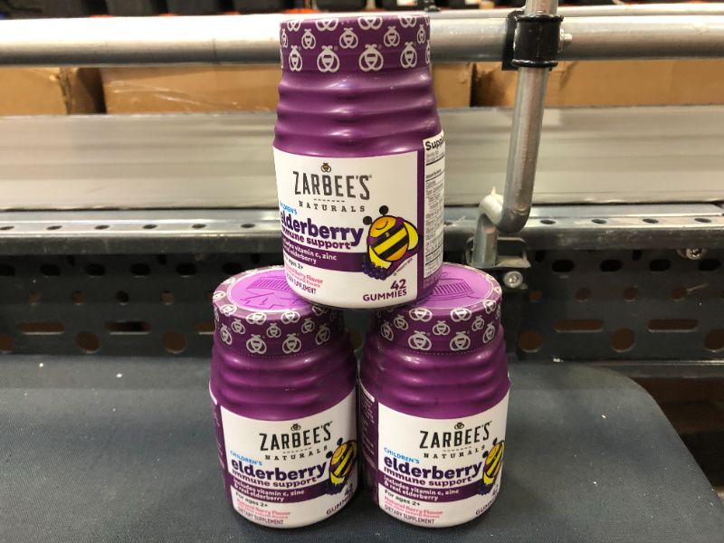 Photo 2 of Zarbees Naturals Childrens Elderberry Support ----3pack  exp date 05-2022   to  07-2022