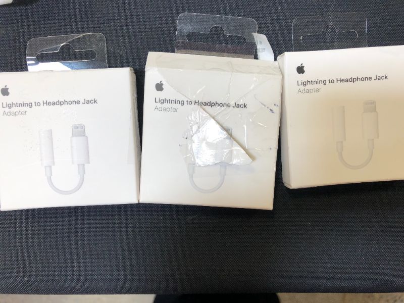 Photo 1 of Apple MU7E2AM/A USB-C to 3.5 mm Headphone Jack Adapter  3pack