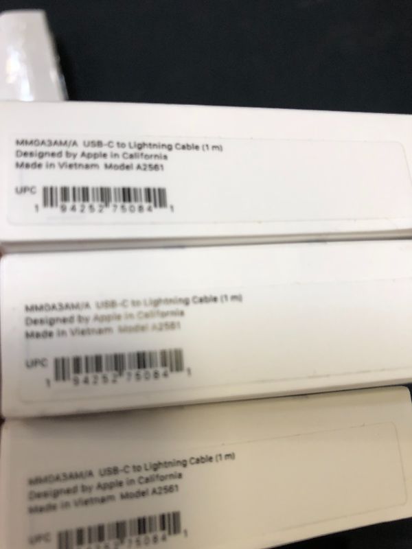 Photo 4 of Apple USB-C to Lightning Cable (1 m) 3pack
