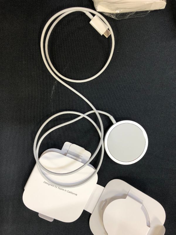 Photo 3 of Apple MagSafe Charger