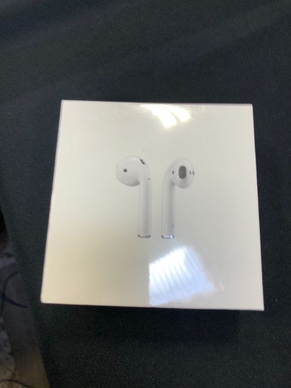 Photo 4 of Apple AirPods (2nd Generation)
