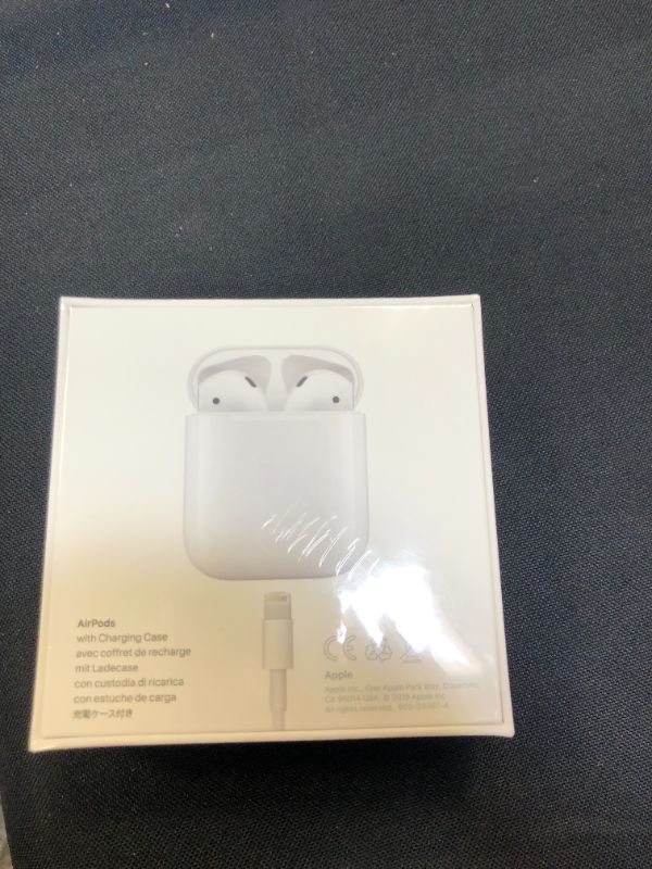 Photo 4 of Apple AirPods (2nd Generation)
