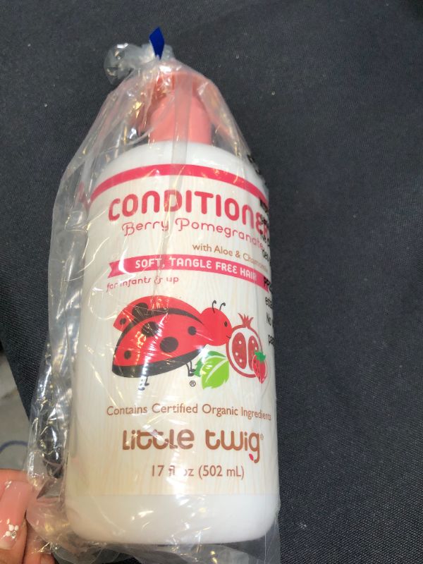 Photo 3 of Little Twig Conditioner, Natural Plant Derived Formula, Berry Pomegranate, 17 fl oz.
EXP NOV 2024