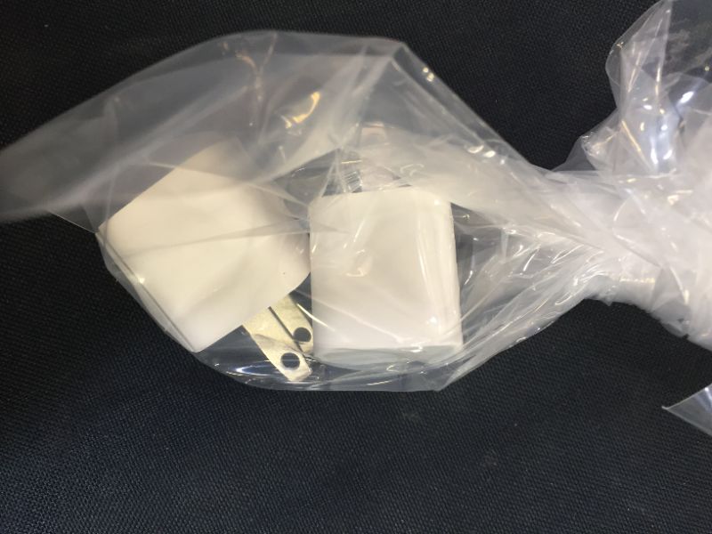 Photo 2 of Apple 5W USB Power Adapter
2pack