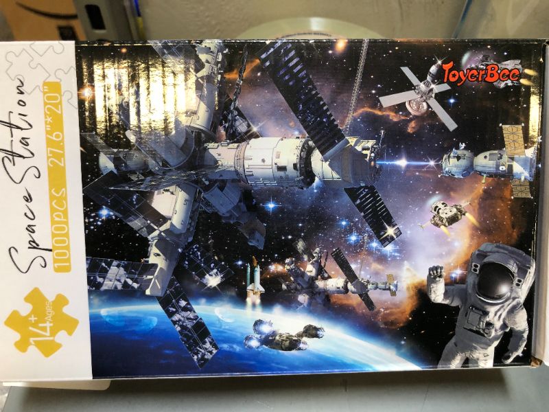 Photo 1 of 1000pcs space station puzzle 