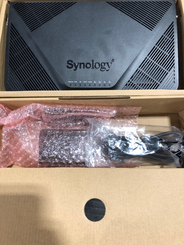 Photo 4 of Synology RT2600ac – 4x4 dual-band Gigabit Wi-Fi router, MU-MIMO, powerful parental controls, Threat Prevention, bandwidth management, VPN, expandable coverage with mesh Wi-Fi
