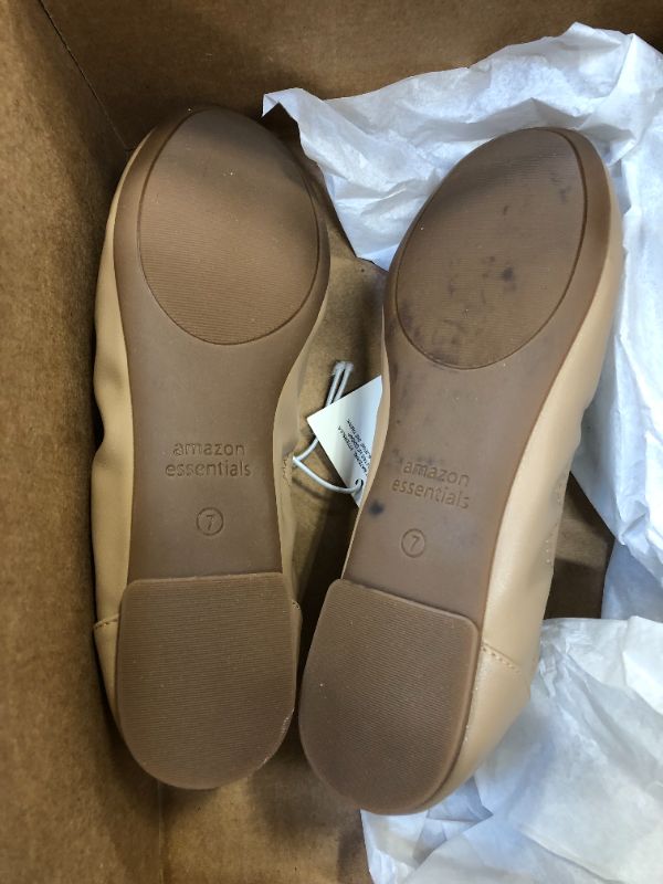 Photo 4 of Amazon Essentials Women's Belice Ballet Flat (Size 7) 