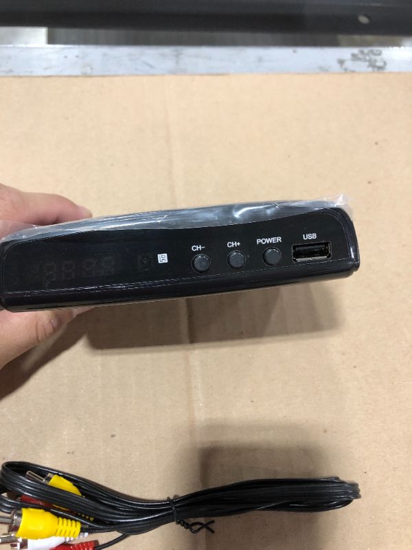 Photo 1 of QFX CV-103 Digital Converter Box W Ul Adapter, Black (B00WN5ZDVQ)
