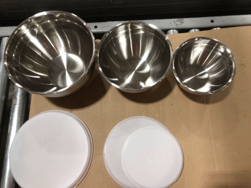Photo 1 of Cuisinart CTG-00-SMB Stainless Steel Mixing Bowls with Lids, 3 Piece
