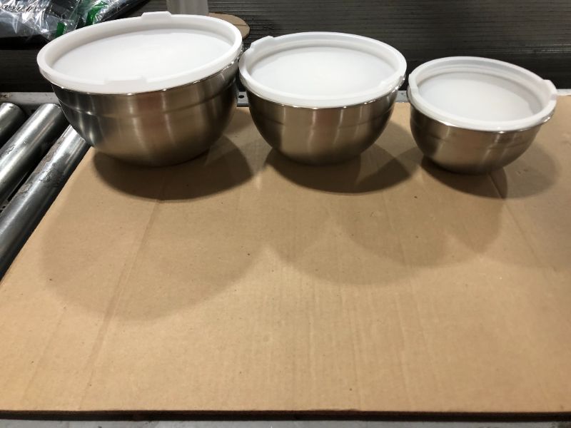 Photo 1 of Cuisinart CTG-00-SMB Stainless Steel Mixing Bowls with Lids, 3 Piece
