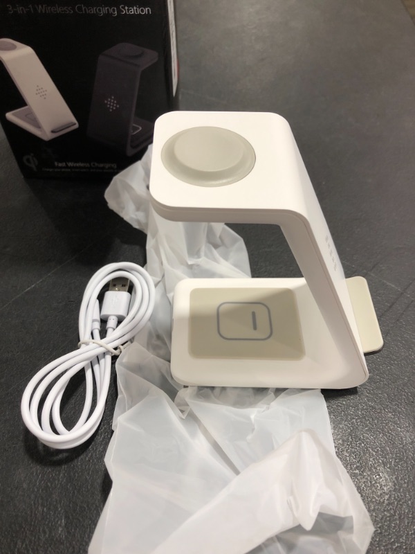 Photo 4 of 2021 Wireless Charger Station 3 in 1 Compatible with Apple iWatch AirPods Pro iPhone Qi Wireless Charging Bank iPhone X XS Max 11 12 13 Pro Max Earbuds Organizer
WHITE IN COLOR. PHOTO FOR REFERENCE.