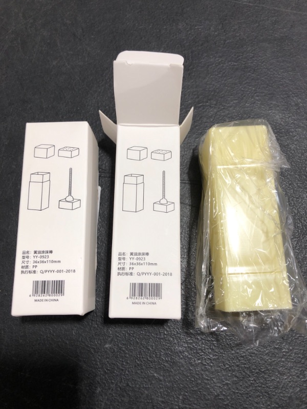 Photo 3 of Butter Dishes Simple Butter Stick Rotary Applicator,Kitchen Tools Butter Holder for Cooking Utensils,Baking Pans,corn,Toast and Other Foods,No more wasting
LOT OF 2.