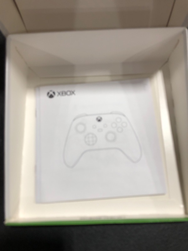 Photo 5 of Xbox Core Wireless Controller – Robot White
DIRTY FROM PRIOR USE.