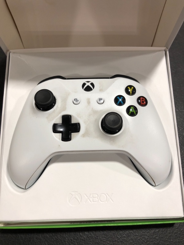 Photo 3 of Xbox Core Wireless Controller – Robot White
DIRTY FROM PRIOR USE.