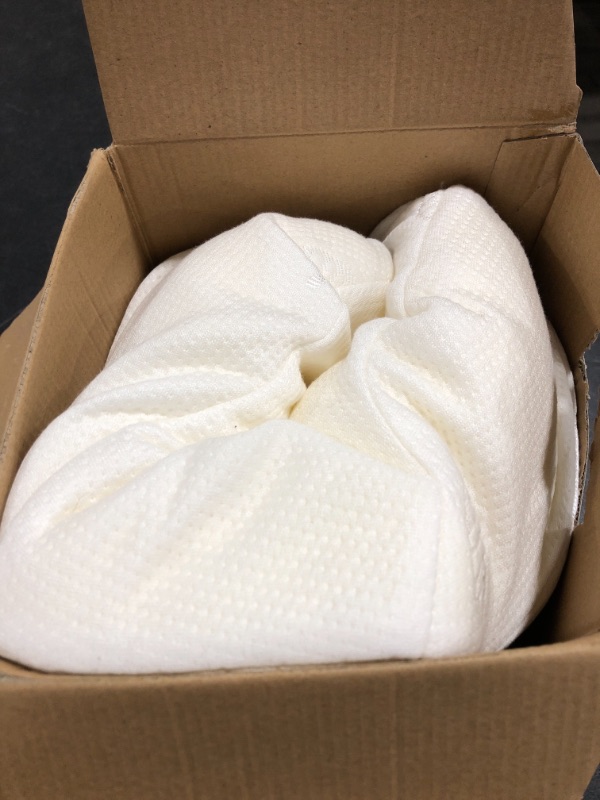 Photo 2 of Cervical Memory Foam Pillow Contour Pillow for Neck and Shoulder Pain Ergonomic Orthopedic Sleeping Neck Contoured Support Pillow for Side Sleepers, Back and Stomach Sleepers Replace Pillowcase. PRIOR USE.
