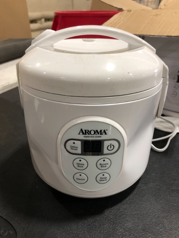 Photo 3 of Aroma Housewares 8-Cup (Cooked) (4-Cup UNCOOKED) Digital Rice Cooker and Food Steamer (ARC-914D),White. DENTED. NEW IN BOX.

