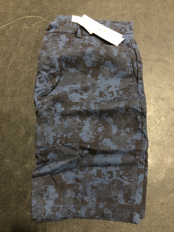 Photo 2 of Calvin Klein Men's Casual Twill Print Shorts
SIZE 34W.