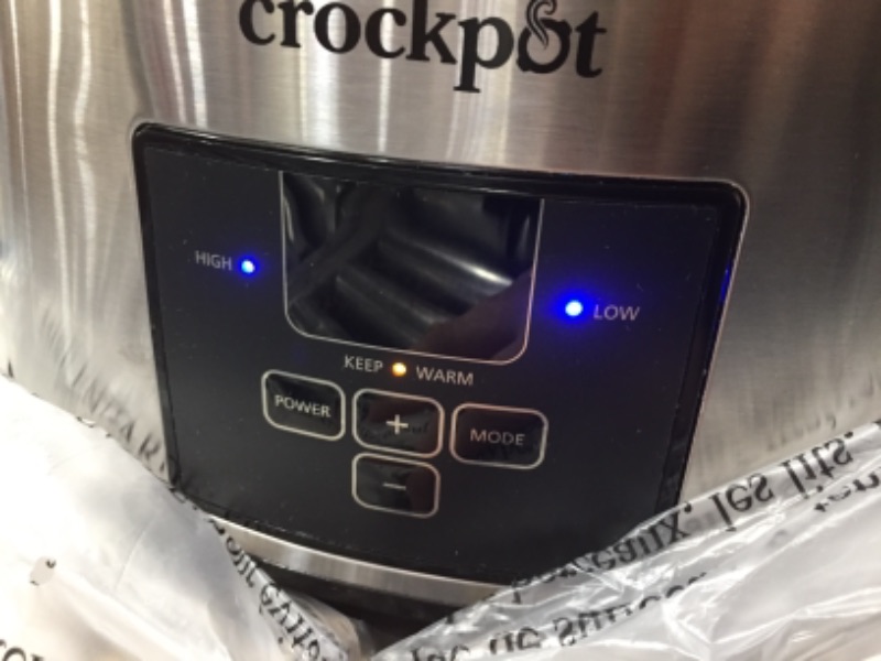 Photo 3 of Crock-Pot 7-Quart Easy Clean Slow Cooker with Locking Lid
