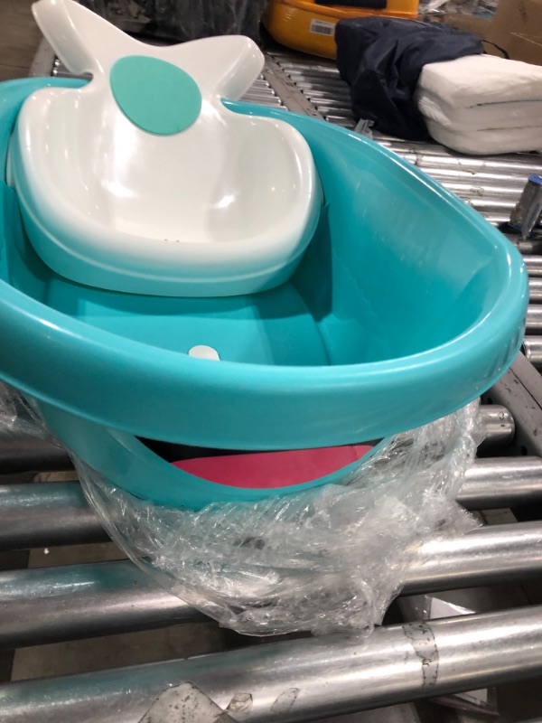Photo 1 of Fisher-Price Whale of a Tub Bathtub
