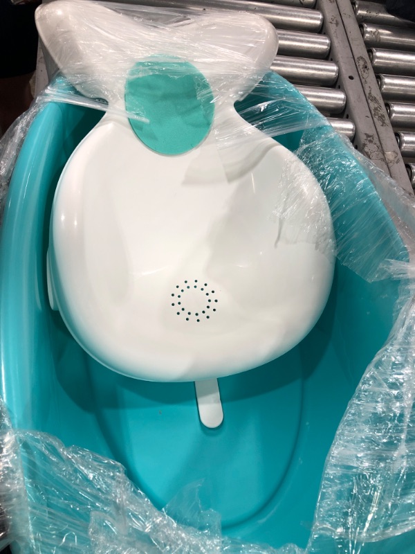 Photo 1 of Fisher-Price Whale of a Tub Bathtub
