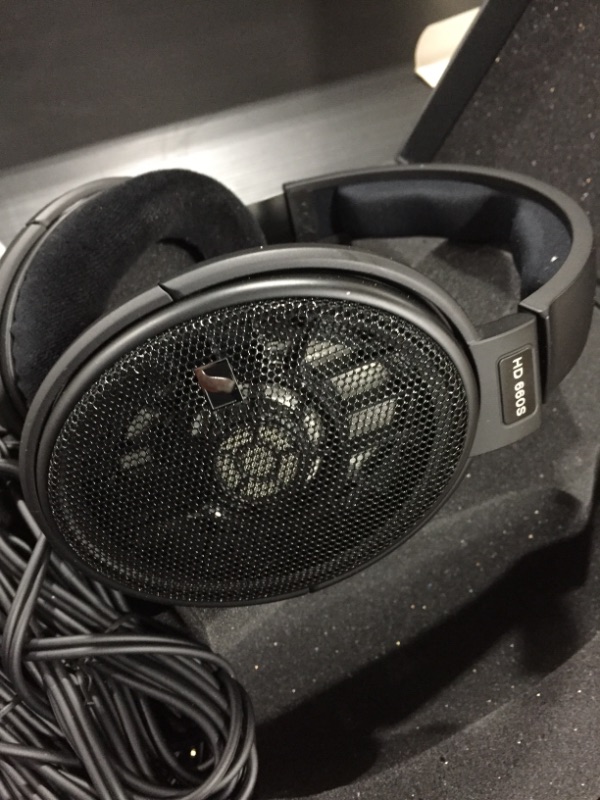 Photo 3 of SENNHEISER HD 660 S - HiRes Audiophile Open Back Headphone
