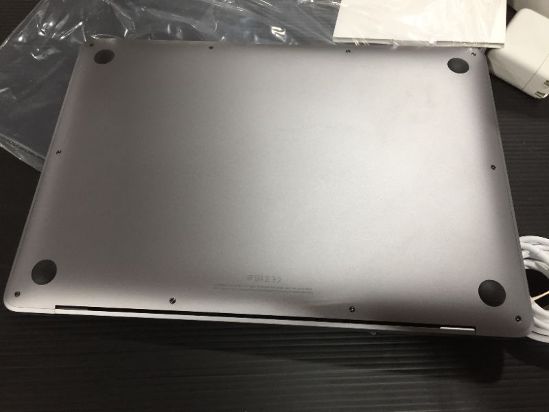 Photo 6 of  MacBook Air 13 - Space Gray
