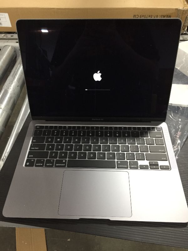 Photo 5 of  MacBook Air 13 - Space Gray
