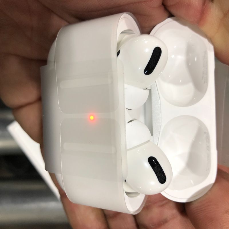 Photo 3 of Apple AirPods Pro