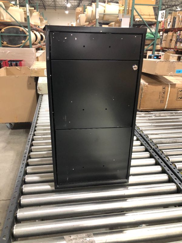 Photo 1 of Generic File Cabinet 3 Drawer
27" ht
14 1/2 wdt
18" depth