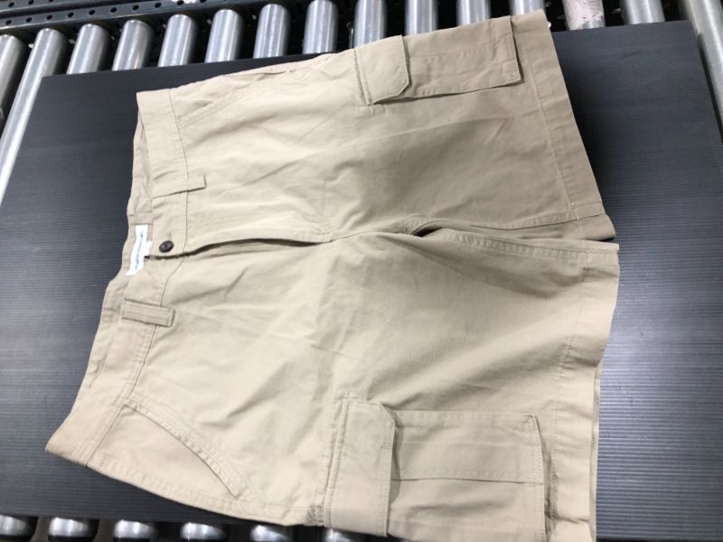 Photo 1 of Amazon Essentials Men's Classic-Fit 10” Cargo Short--- size 40


