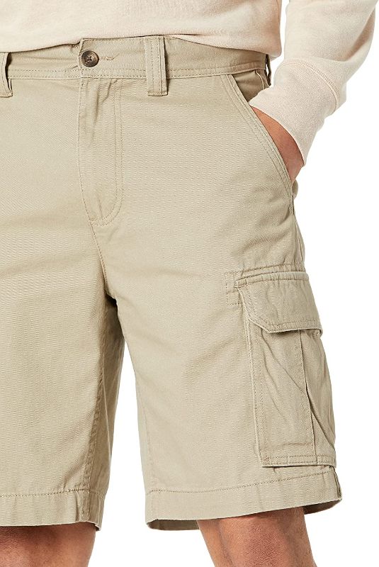 Photo 1 of Amazon Essentials Men's Classic-Fit 10” Cargo Short--- size 40

