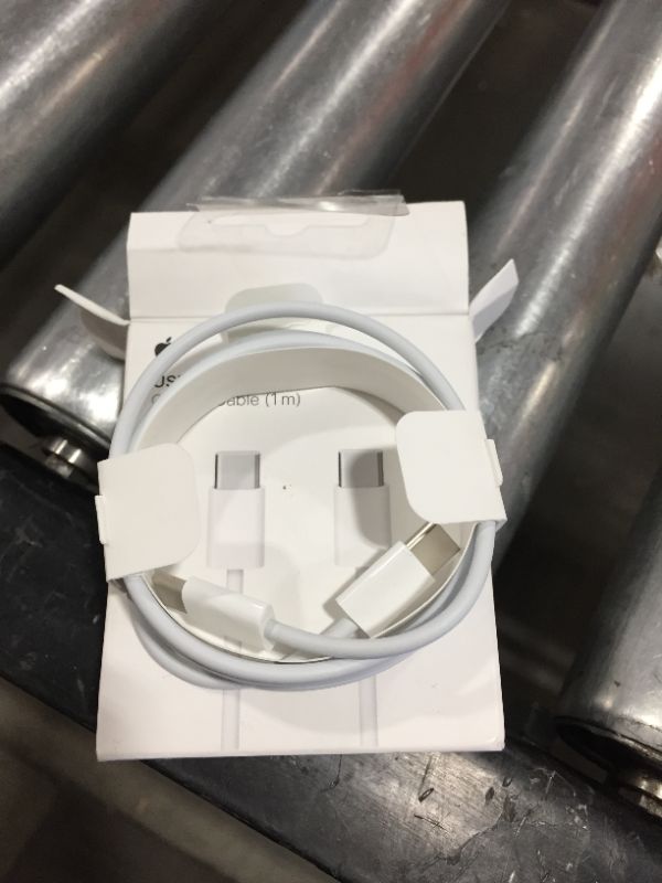 Photo 2 of Apple USB-C Charge Cable (1 m) 
