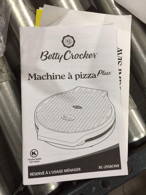 Photo 2 of Betty Crocker Pizza Maker, Red