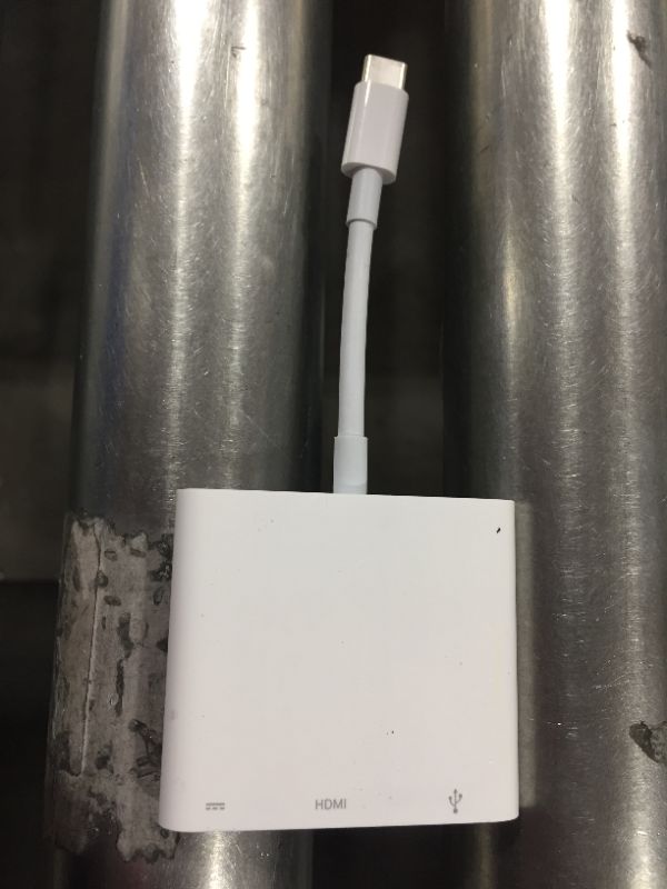 Photo 2 of Apple USB-C Digital AV Multiport Adapter [PACKAGING MAY DIFFER]