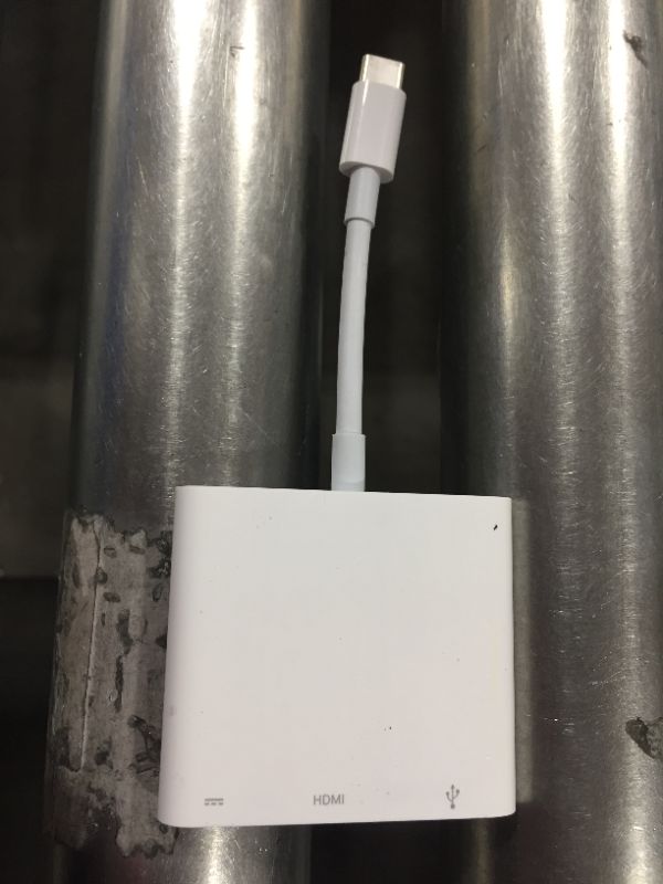 Photo 2 of Apple USB-C Digital AV Multiport Adapter [PACKAGING MAY DIFFER]
