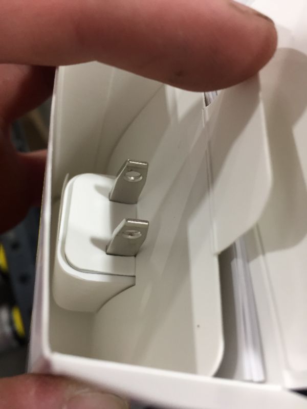 Photo 3 of Apple 20W USB-C Power Adapter
