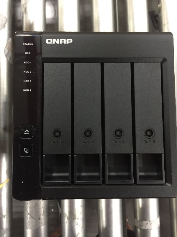 Photo 2 of QNAP TR-004 4 Bay USB Type-C Direct Attached Storage (DAS) with Hardware RAID (Diskless)
