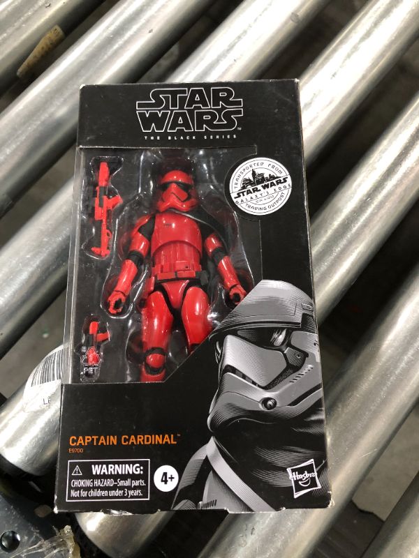 Photo 2 of Star Wars The Black Series Captain Cardinal Toy 15-cm-Scale Galaxy’s Edge Collectible Action Figure, Toys for Children Aged 4 and Up
