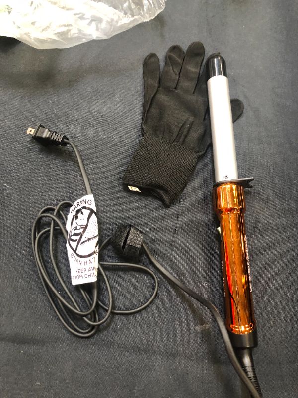 Photo 1 of Bed Head Curlipops Clamp-Free Curling Wand, 1 inch
