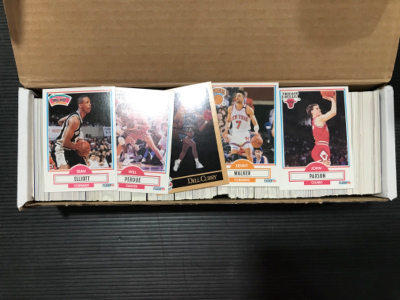 Photo 1 of 600 BASKETBALL CARDS