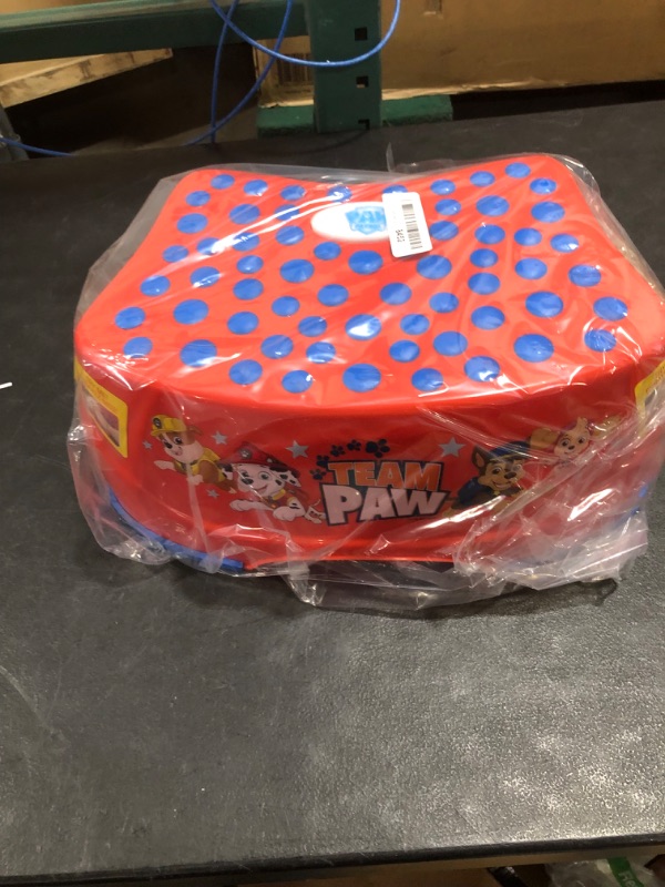 Photo 2 of Nickelodeon PAW Patrol "Team Paw" Step 'N Glow Step Stool

