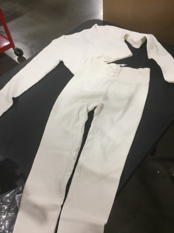 Photo 1 of Women's 2pc Yoga Set, Long Sleeve Crop Top w/ Leggings, Off White Cream Color **SIZE NOT PROVIDED ON CLOTHING!!!!**