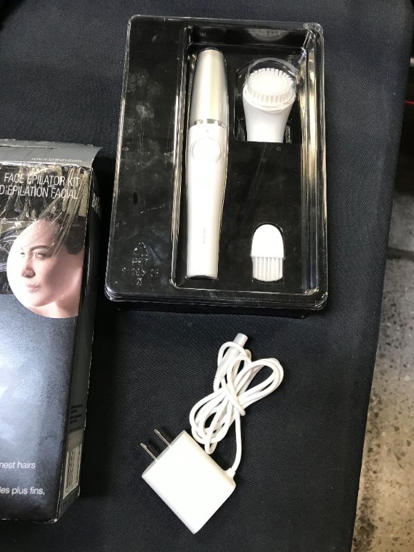 Photo 2 of Braun FaceSpa Pro SE 910 (Korean Import) Facial Epilator 2-in-1 Facial Epilating and Cleansing Brush for Salon Beauty at Home, Rechargeable, Cordless Use,...
