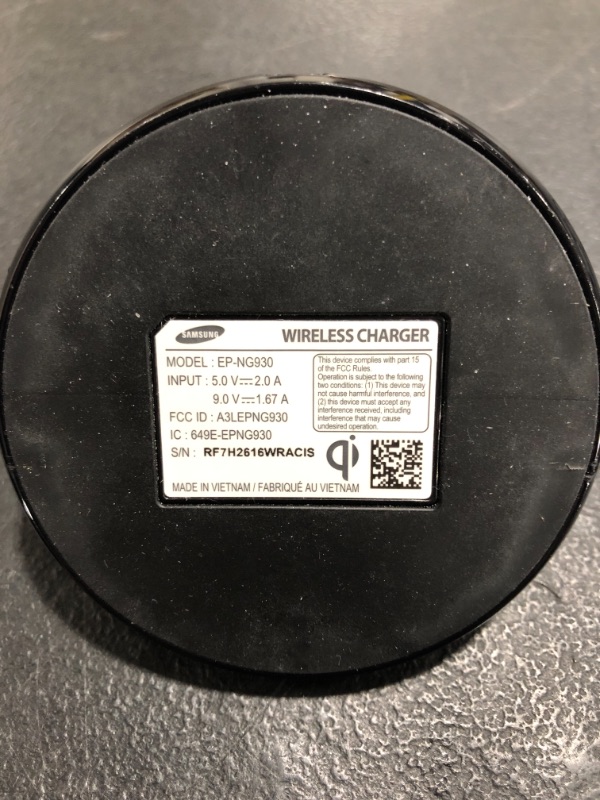 Photo 5 of SAMSUNG Qi Certified Fast Charge Wireless Charger Stand (2018 Edition) Universally Compatible with Qi Enabled Smartphones - US Version - Black - EP-N5100TBEGUS
PRIOR USE. MISSING ORIGINAL BOX.