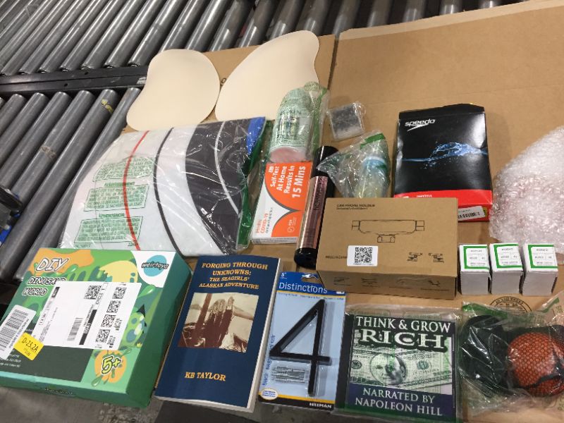 Photo 1 of Box lot - misc. items 